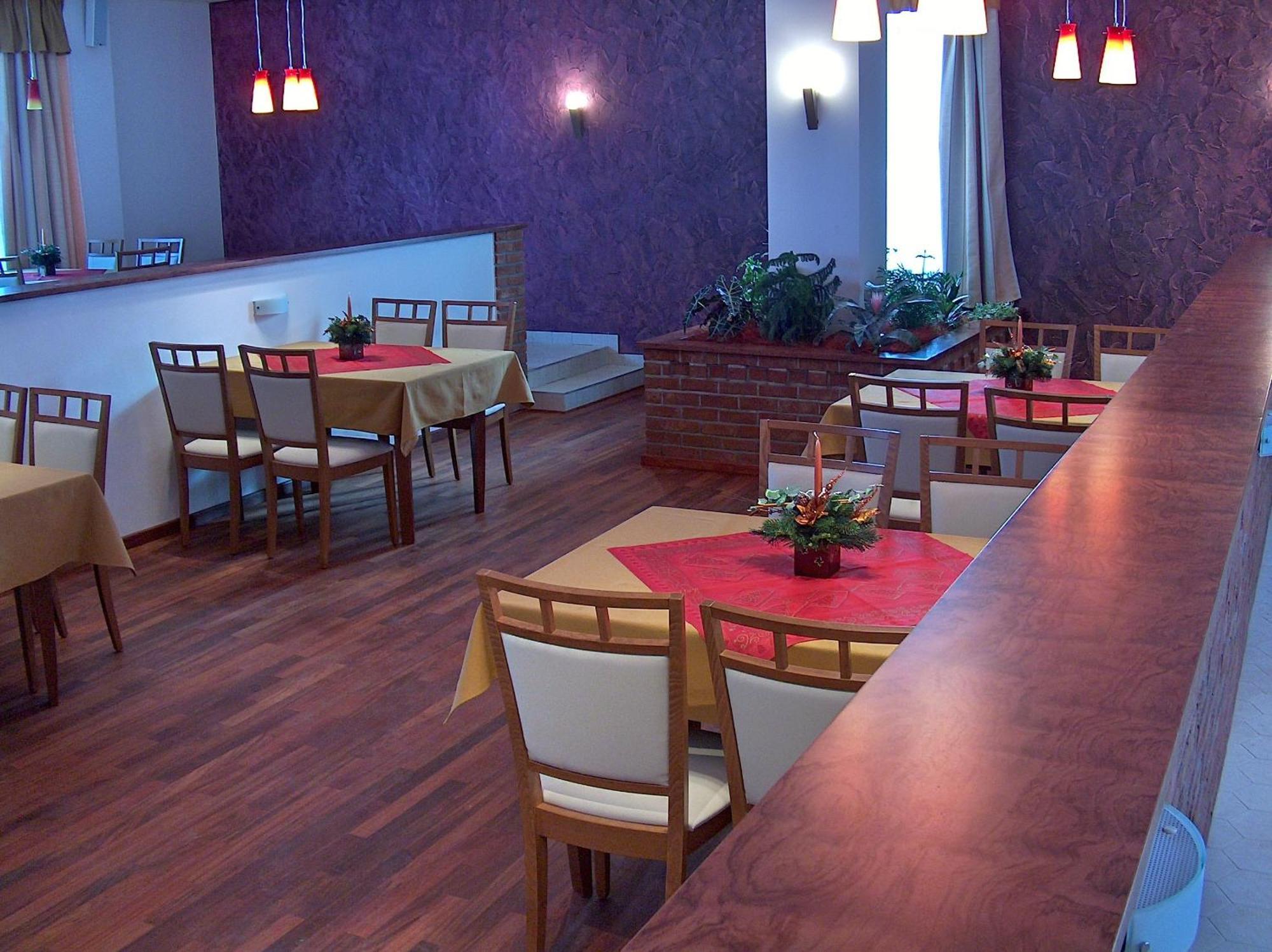 Hotel Vion Zlaté Moravce المظهر الخارجي الصورة