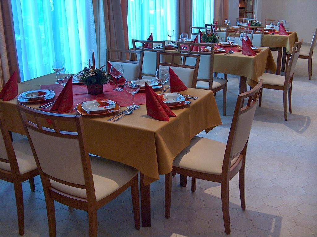 Hotel Vion Zlaté Moravce المظهر الخارجي الصورة