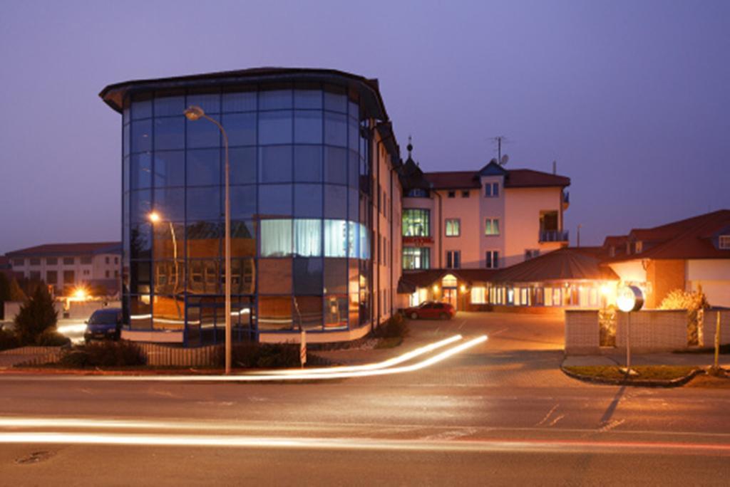 Hotel Vion Zlaté Moravce المظهر الخارجي الصورة