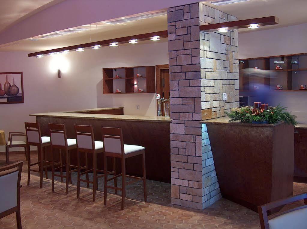 Hotel Vion Zlaté Moravce المظهر الخارجي الصورة