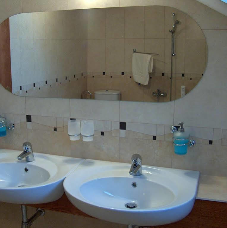 Hotel Vion Zlaté Moravce المظهر الخارجي الصورة